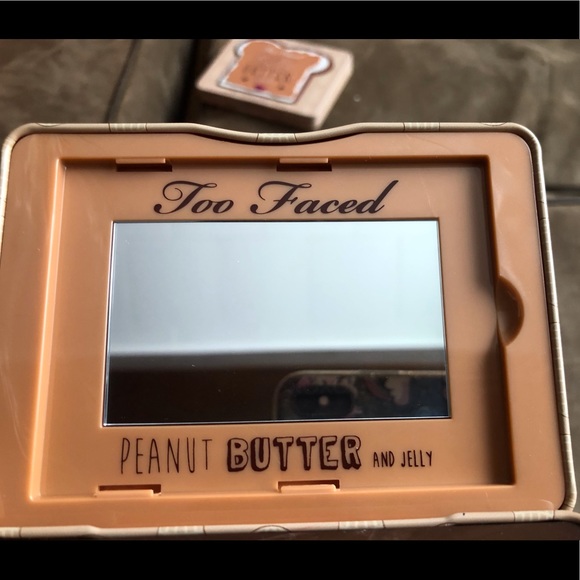 NWOT Too Faced Peanut Butter and Jelly Eyeshadow Eye Shadow Palette Makeup - Picture 8 of 9